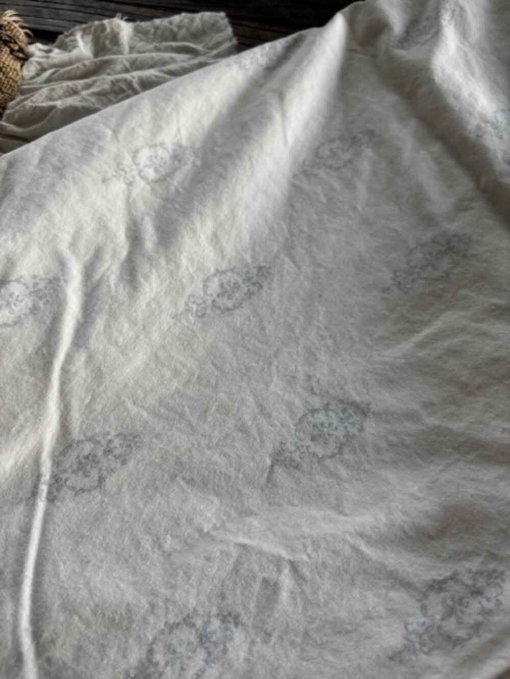 Rachel Ashwell Simply Shabby Chic Queen Flat Sheet Damask White W/ Gray Print